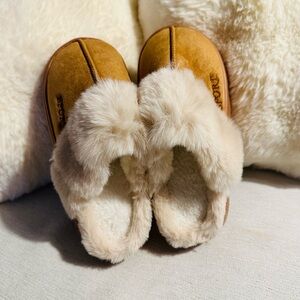 Cozy Tan and Cream Fur-Lined Slippers